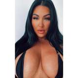 yourfavouriteneighbour from onlyfans